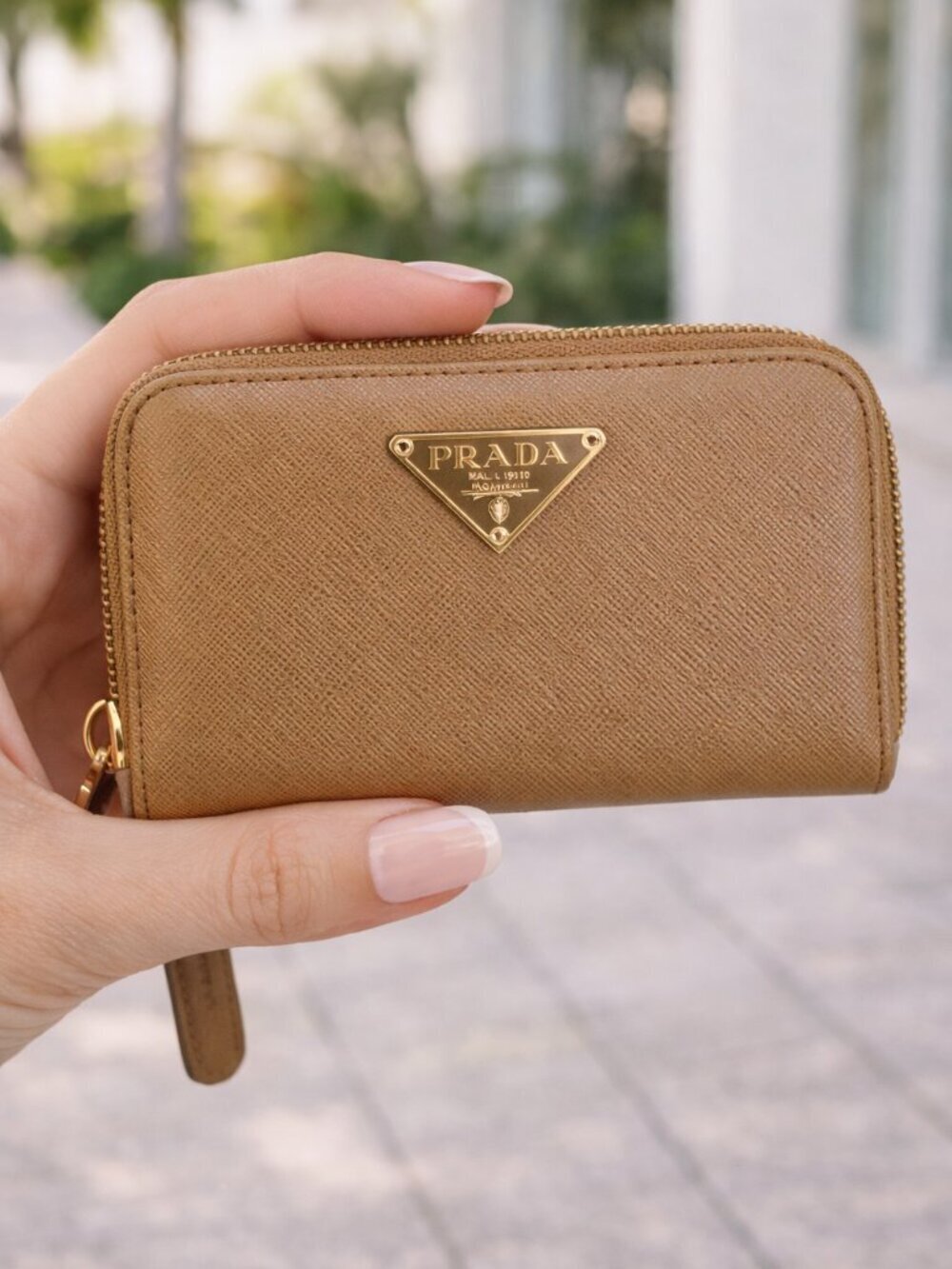 Prada Milano Saffiano Leather Zip Key Case Wallet 6 Hook Taupe Made In Italy